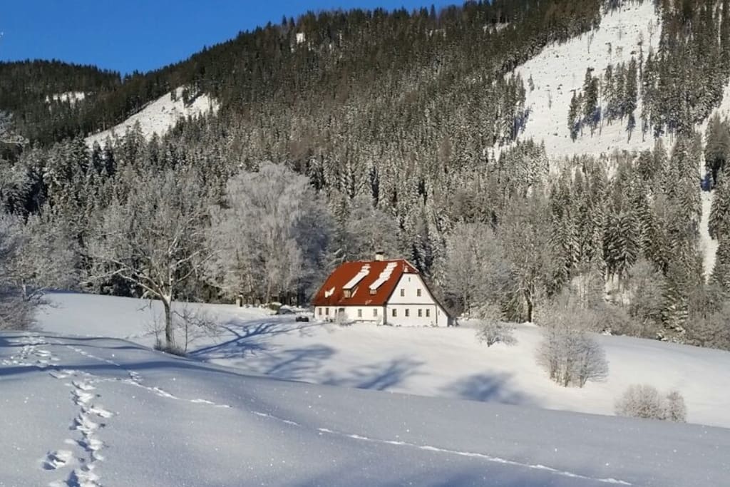Ihr Ferienhaus mit 4 Schlafzimmern, 2 Salons und 2 Skigebieten in 18 KM Umkreis.