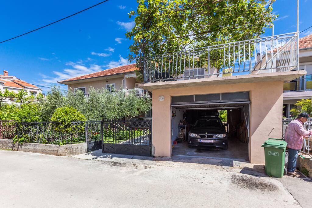 Garage