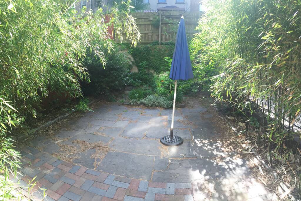 Garden with chairs and BBQ.