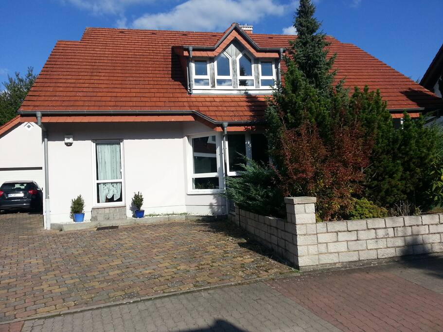 Große luxuriöse Ferienwohnung Wohnungen zur Miete in Kaiserslautern