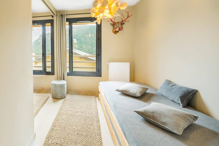 Спална соба 3. Ова има два единечни кревета и може да се постави или како единечен (како што е прикажано со креветите наредени) или двата единечни кревета може да се плукнат за да се направи двоен/двоен аранжман