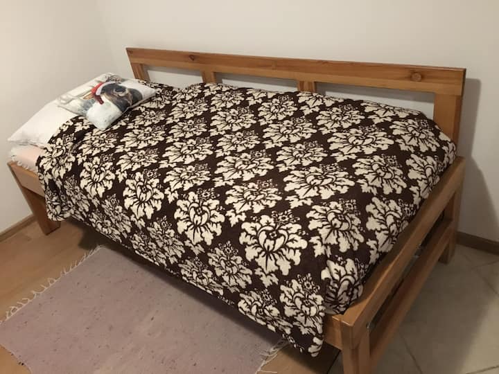 سرير 90 × 200 سم