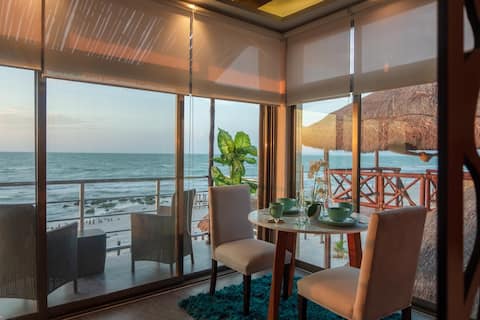 House with access to the sea.