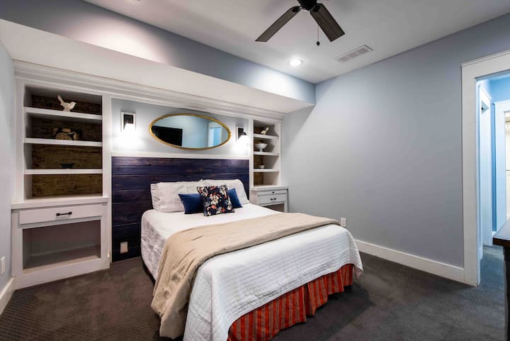 Primarna spavaća soba s ugradbenim elementima