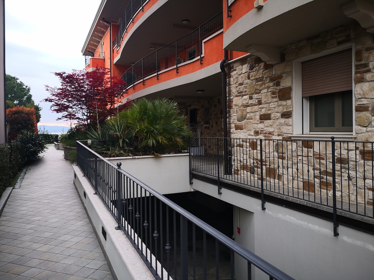 Guide to the best airbnbs in Sirmione Lake Garda, Italy. Beautiful apartments, houses with lake view, private pool or beach access. Plus tips on how to get to Sirmione, the best airport for Lake Garda and other essential travel tips for Italy. #largodigarda | Where To Stay In Lake Garda | Best Hotels In Sirmione Italy | Places To Visit In Sirmione Italy | Italy Travel Guide | Sirmione italy things to do | Sirmione Italy Beautiful Places | Grand Hotel Terme Sirmione | Sirmione Lake Garda Hotels  | Where To Stay In Lake Garda | Best Hotels In Sirmione Italy | Best Airbnbs In Sirmione Italy