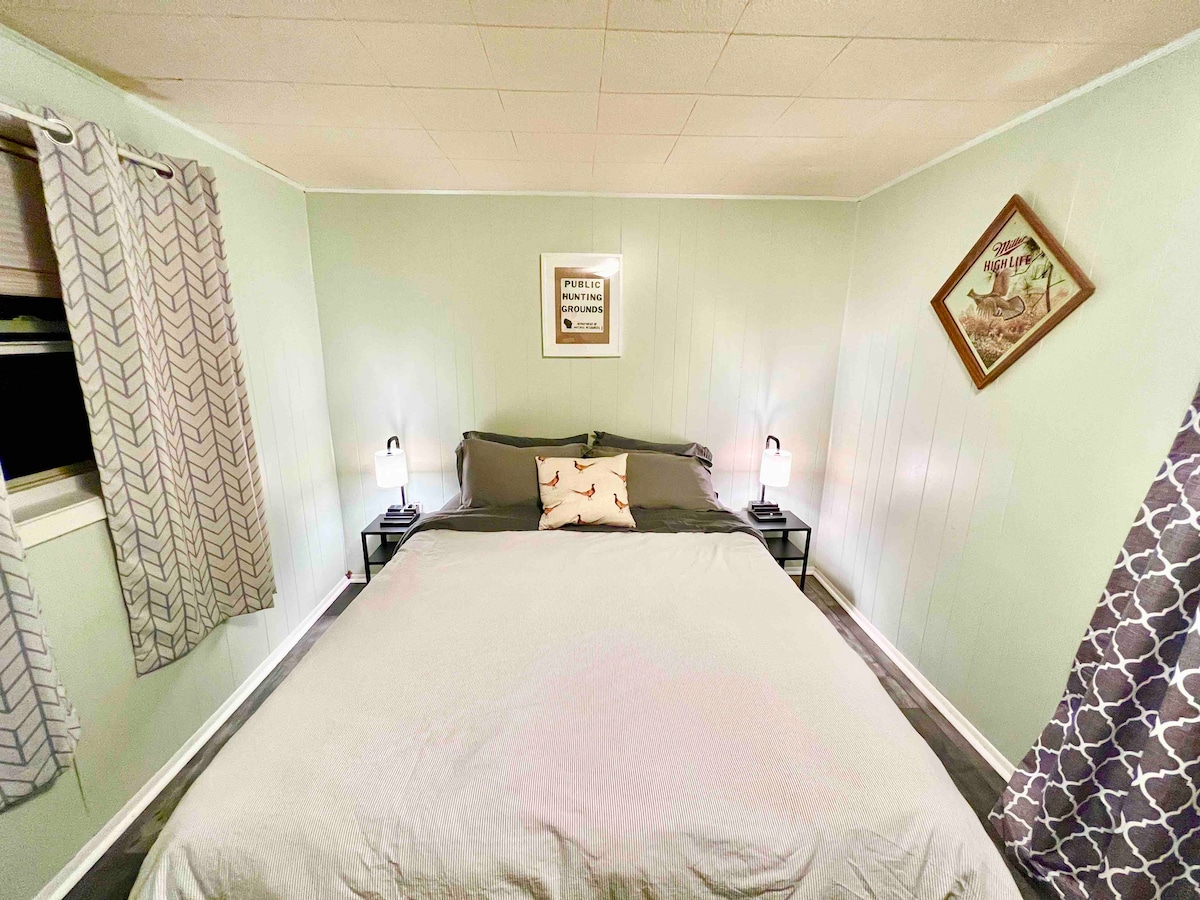 รูปเลนส์ตาปลาของห้องนอนแต่เพียงผู้เดียว จริงๆแล้วมีพื้นที่มากกว่าที่ปรากฏในรูปนี้ 