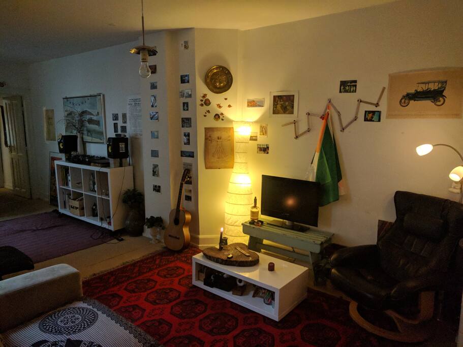 Cosy and quirky living rooom!