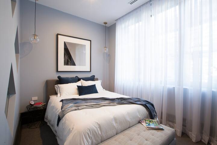 The Block -Spacious and Luxurious 4 bed Apartment gallery image 4