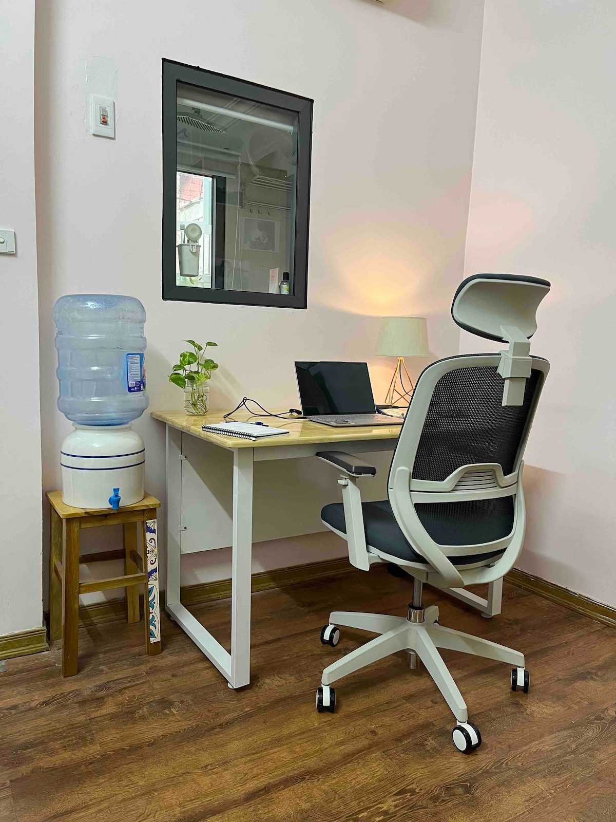 Работно бюро на втория етаж