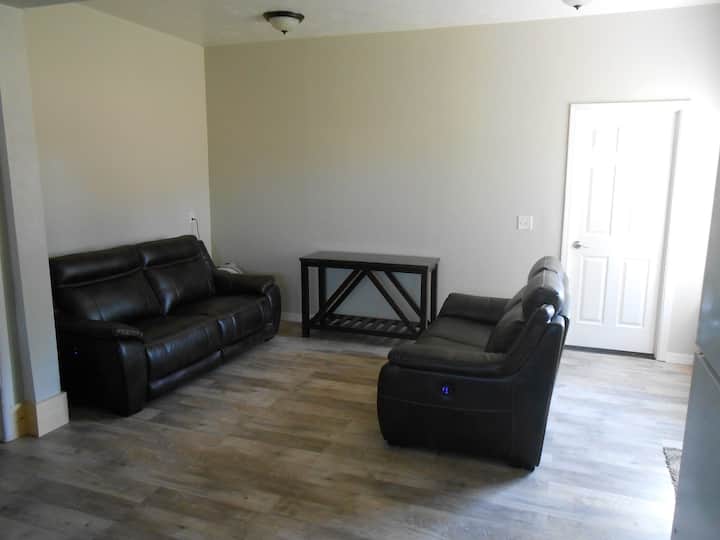 Rexburg 3 Bedroom Apartment With Kitchen - Rexburg, ID