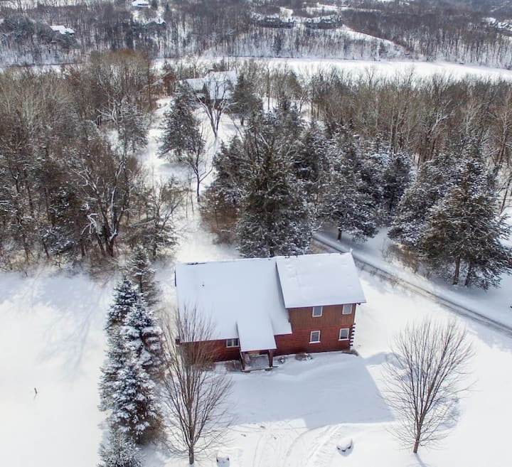 Escape to Nature! Real Log Cabin Lake, Forest Cabins for Rent in