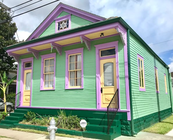 3 BR Whole House on Tchoup – The Mardi Gras House