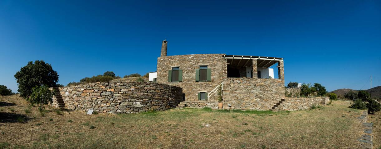 Traditional cycladic stone villa in Kea gallery image 4