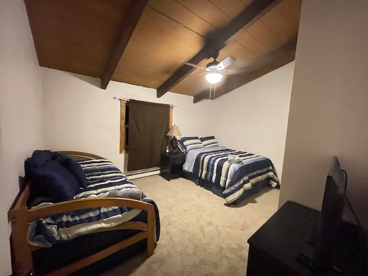 3. spavaća soba s bračnim krevetom i 2 blizanca smještena u krevetu na rasklapanje