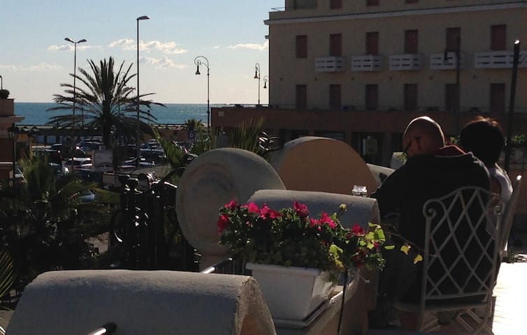 Ostia Lido sea view Charmin & Relax 1923 Building gallery image 2