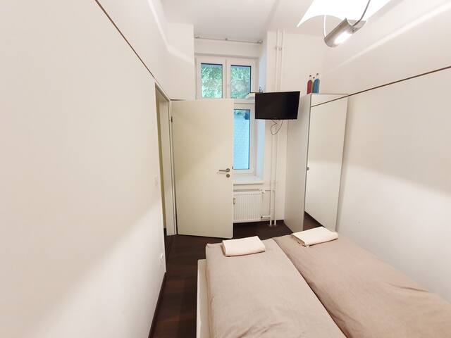 3Room Apartment Frankfurter Allee-Perfect Location gallery image 4