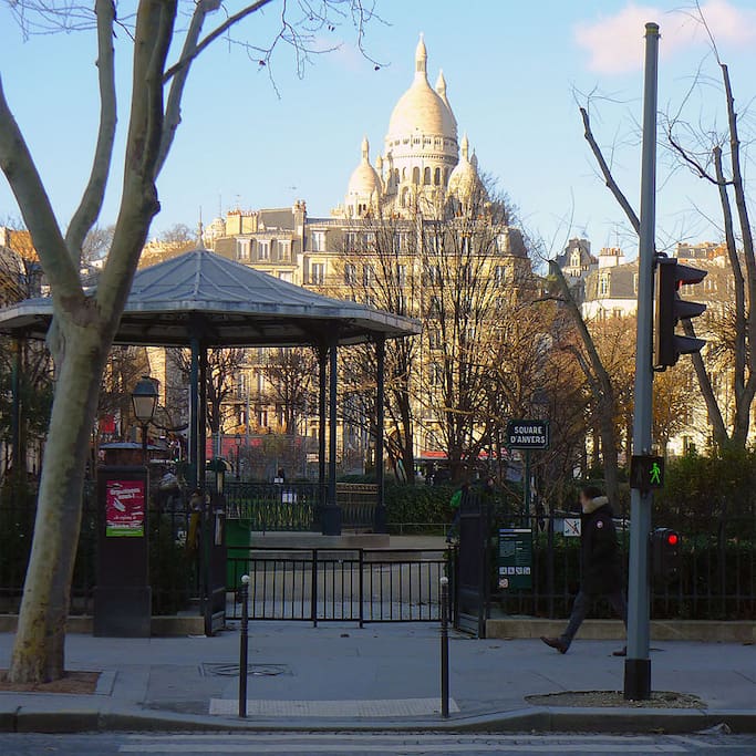 Square d'Anvers, 200 mt