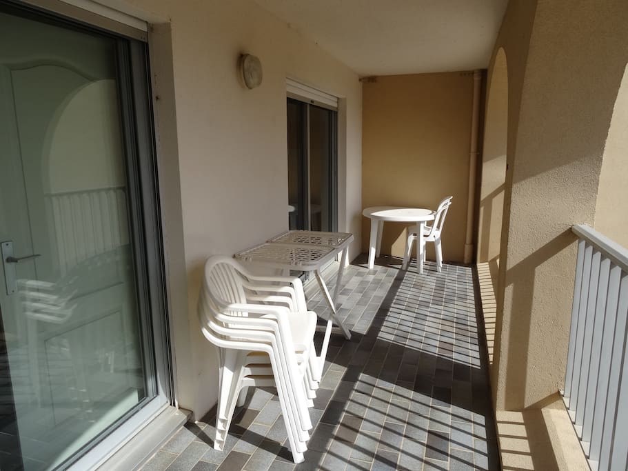 2 balconies open from the living room & the principal room.