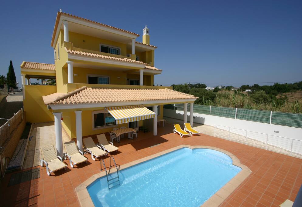 Piscine-terrasse vue face sud