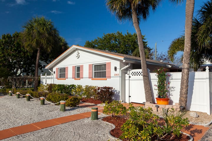 Happy Turtle B, Bradenton Beach duplex