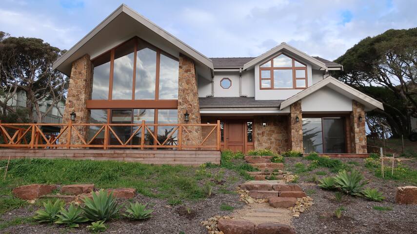 Inukshuk- luxurious sauna lovers retreat