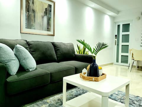 S&M Modern Apartment 5 minutes from the airport