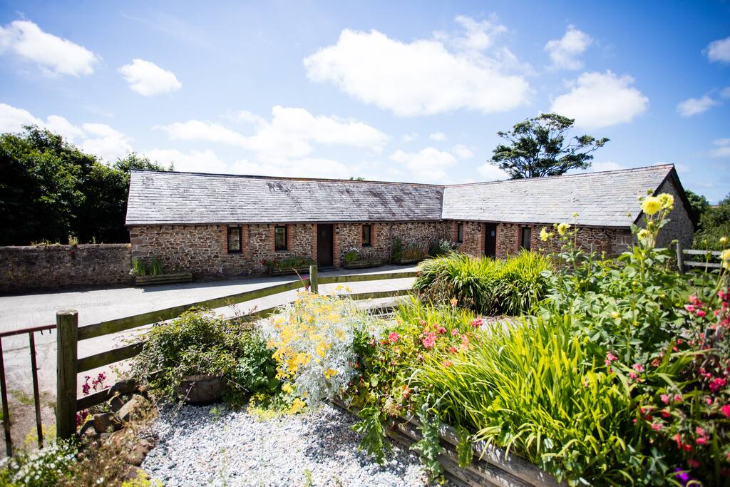 Swallow Cottage (left)