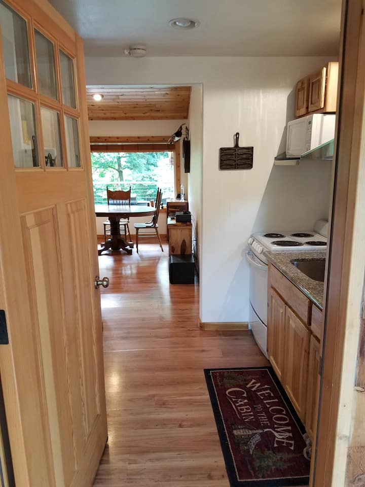 Creekside Cozy Cabin Cabins for Rent in Estacada, Oregon, United