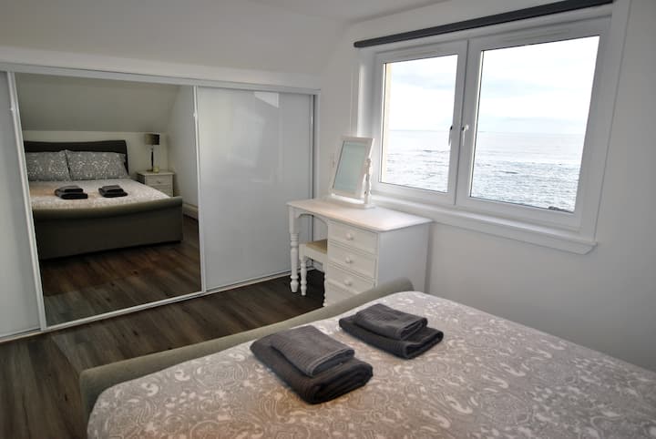 Dostatok úložného priestoru a úžasný výhľad z hlavnej spálne