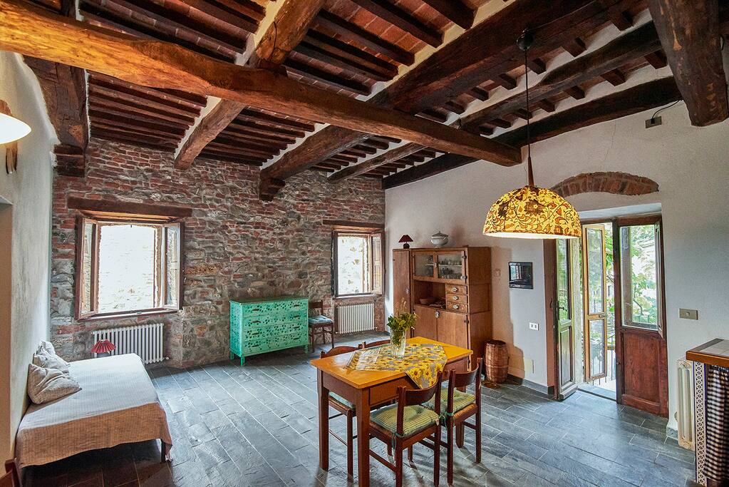 Soggiorno ampio con divano letto