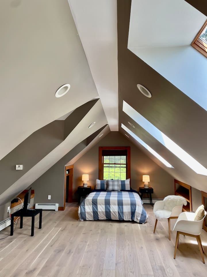 Papafingo në katin e sipërm me krevat dopio "queen" 