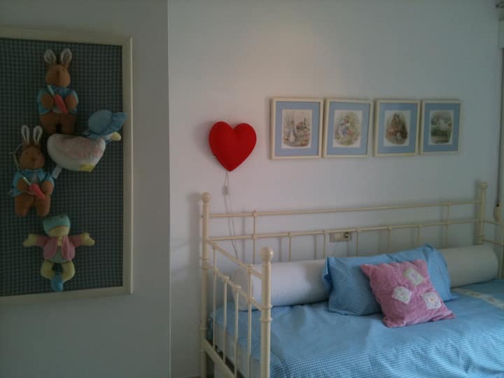 חדר יחיד, פונה צפונה