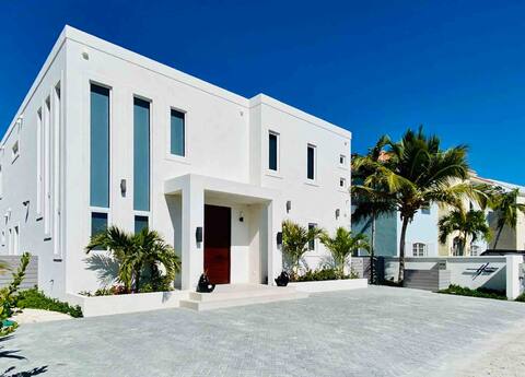 *NEW* Harbour House - 3 Bed 3.5 Bath Waterfront