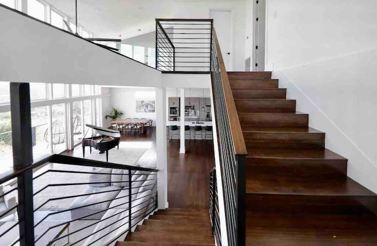 Skyline House gallery image 3