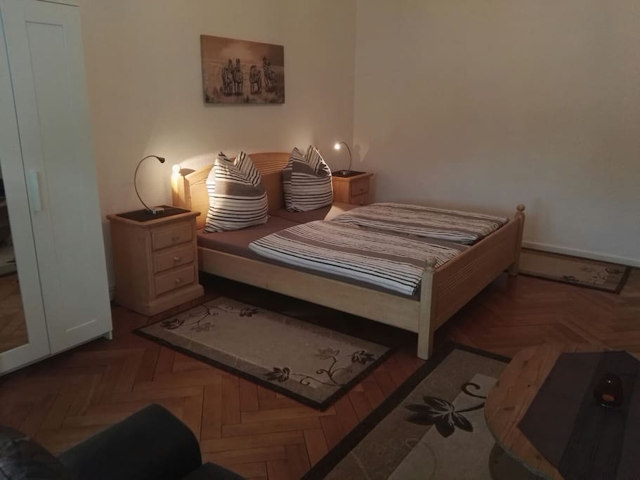 Schlafzimmer 1