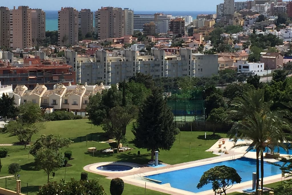Panorámica piscina - mar