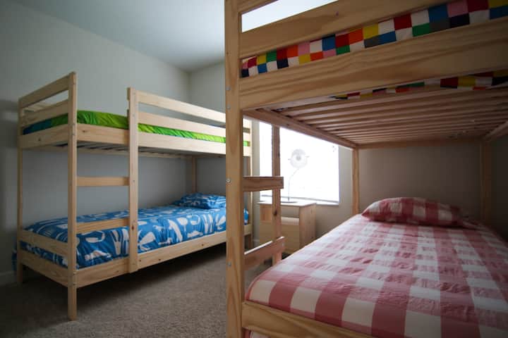 The fourth bedroom with two bank beds.