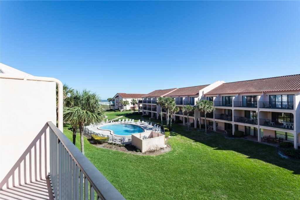 Fresh Air - The balcony is the perfect place if you want to sit outside and enjoy the fresh air. Make some drinks, get the crew a