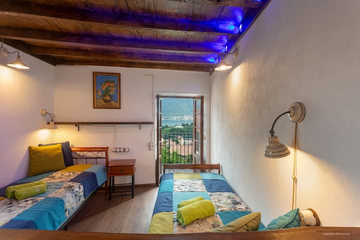 Middelste verdieping, slaapkamer.