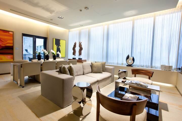 2-bedroom luxury penthouse + 2 Jacuzzi’s + BBQ gallery image 4