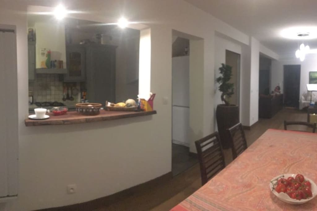 vue sur la cuisine / kitchen window