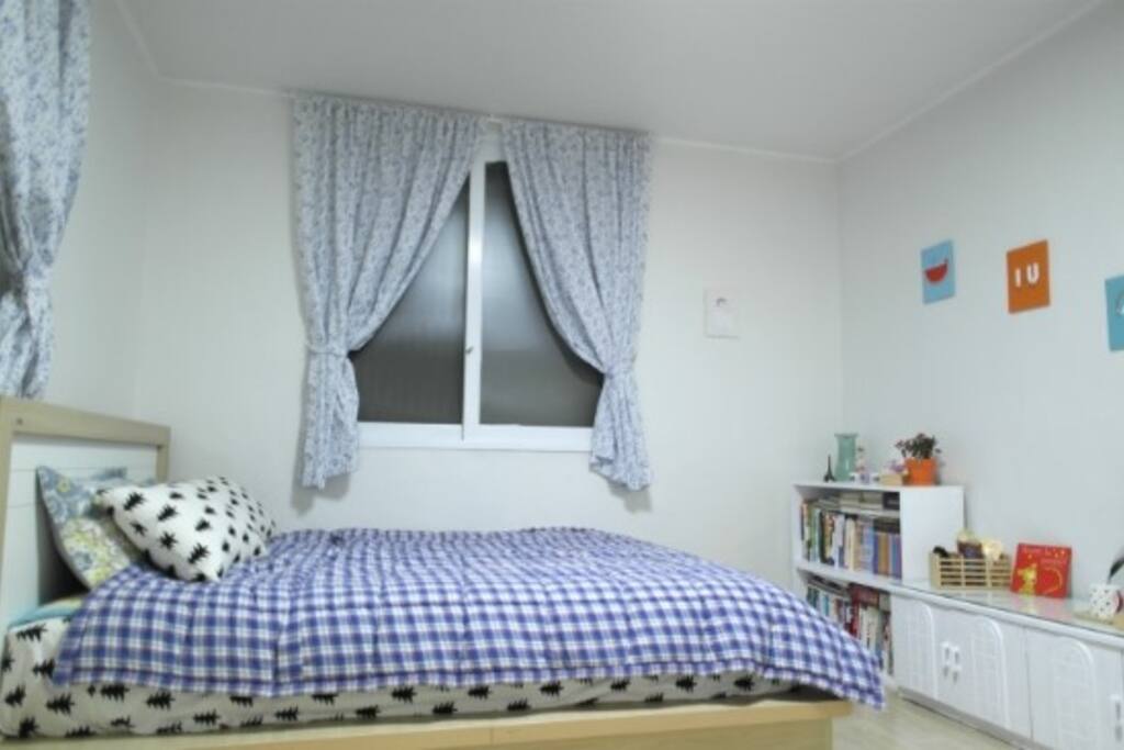 family room for 4 persons. max 5