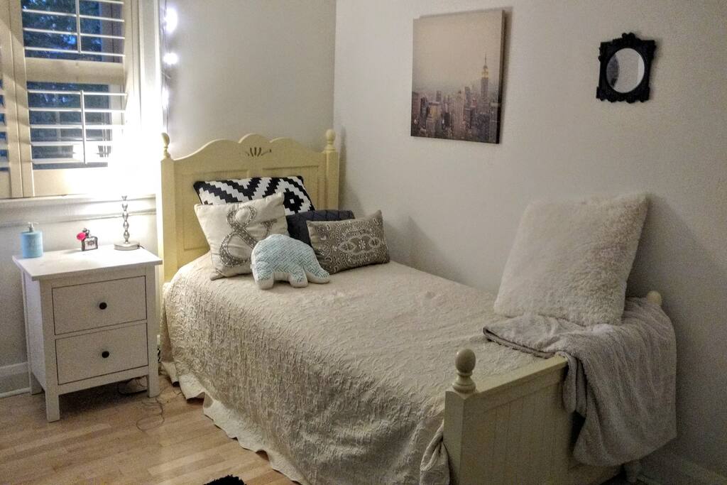 Second bedroom, sleeps one