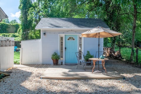 Calico Cottage Guest House, king bed, free parking