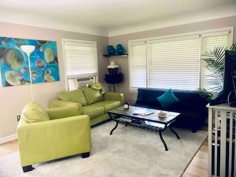 Clean cozy funky Ferndale getaway, great location