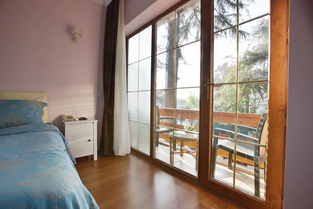 ROOM BALCONY