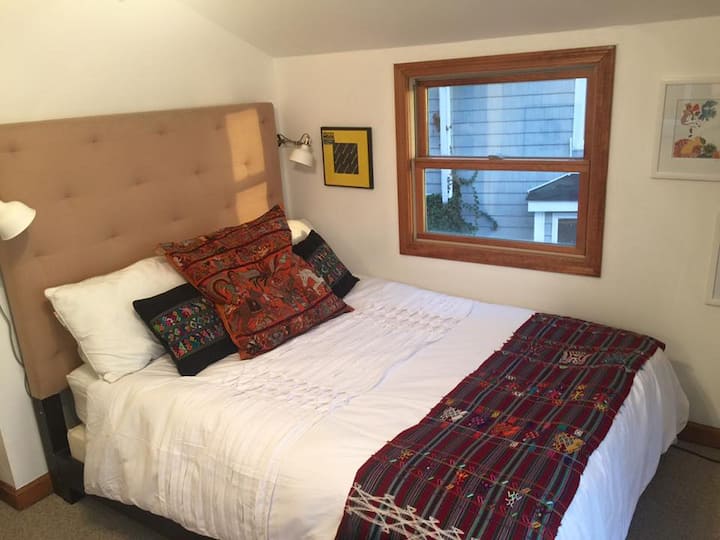 Queen Room w/Balcony Access