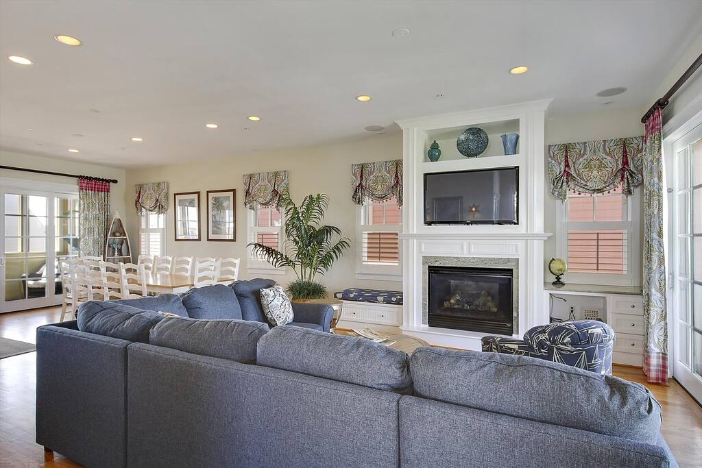 Upper Level 1,Living Area,