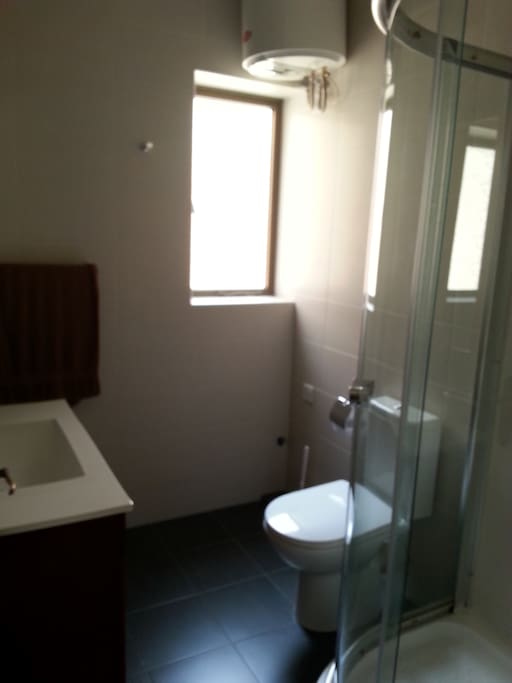 Shower/Toilet