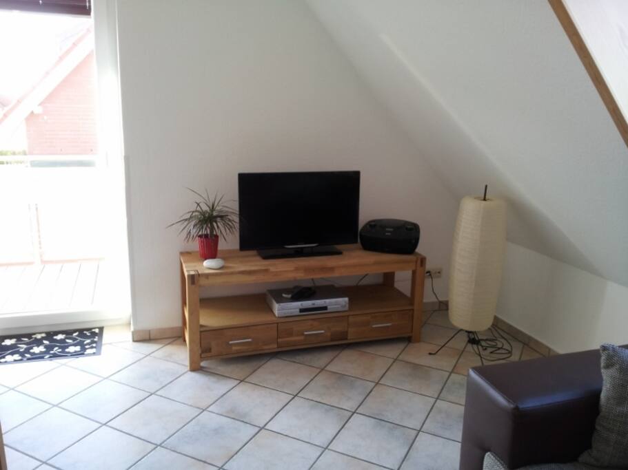 Wohnzimmer, Sicht zum Balkon